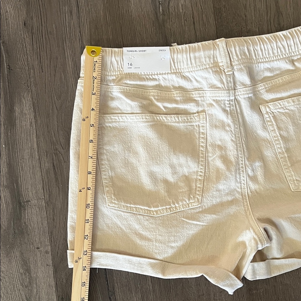American Eagle Tomgirl Stretch Shorts in a cream NWT - Picture 10 of 10